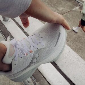 Saucony Hurricane 24 size 9.5